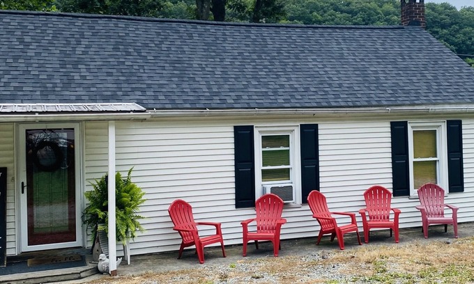 Brockton House | Ranch Style River Bungalow with Fireplace, River & 10 Acres