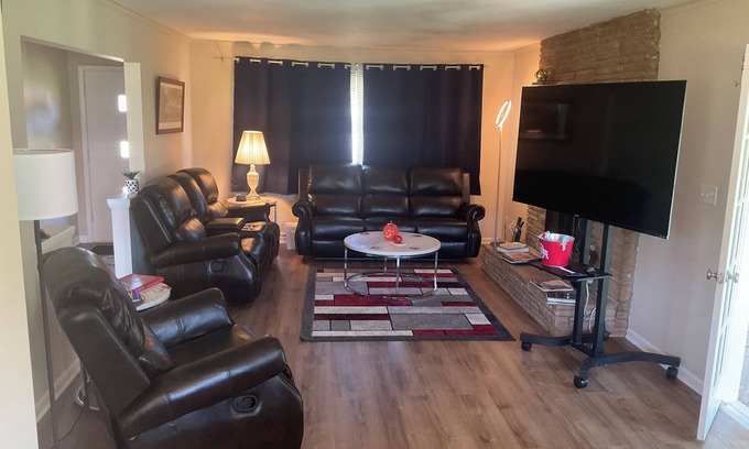Gahanna House | Ranch-tastic 3-bedroom house in charming Gahanna with AC, WiFi Aug 2024 updates
