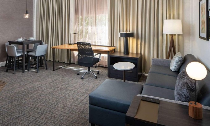 Arts/Warehouse District Resort | Rare Find! Stylish and Pet-friendly 2BR Suite, Private Kitchen, Free Breakfast!