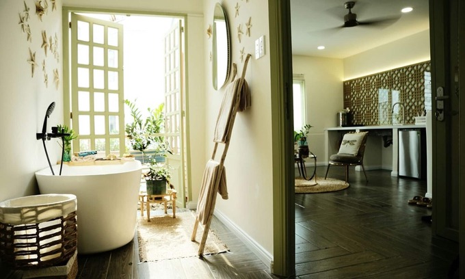 District 10 House | RARE Rooftop 1Br Apt Sunny Garden Bacony Bathtub Central D3 Street Food Paradise