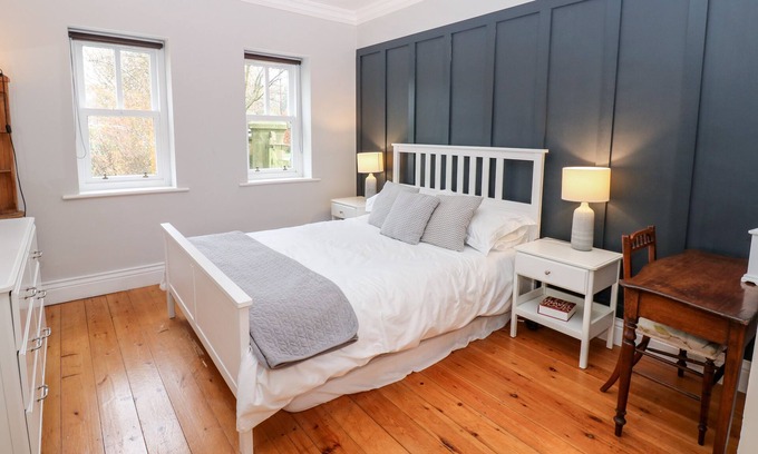 Humshaugh Cottage | RAVENSIDE, pet friendly, with a garden in Humshaugh