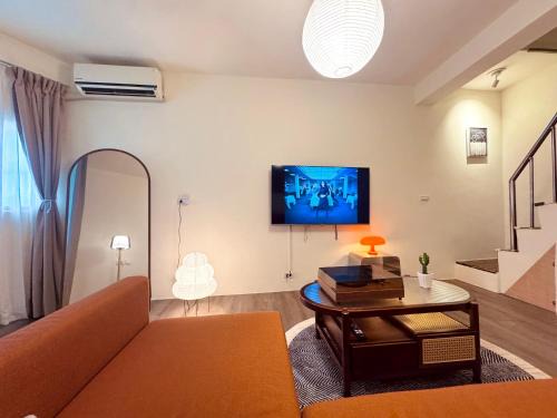Zhongzheng House | RB house 2 min walk metro guting 55 inch smart TV 3 floors Lo-fi style house