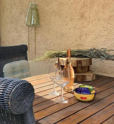Fuveau Apartment | Rdc de ma maison dans un joli village Provençal, 15 mins d'Aix en Pce, open space joliment rénové