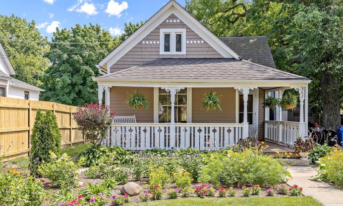 Russell Cottage | Re-imagined 1880's cottage walking distance to Highwood, Metra, Lake Michigan