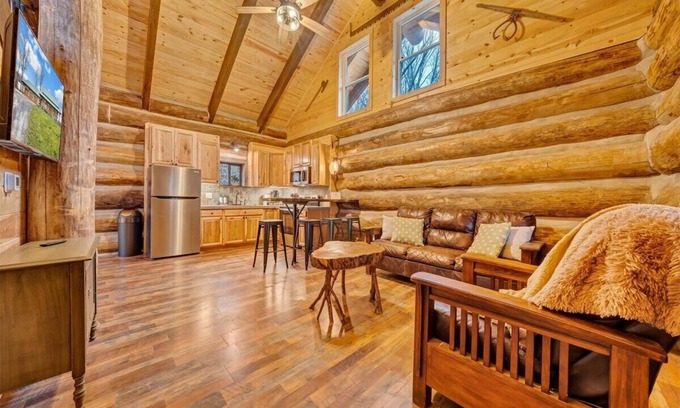 Troutville Cabin | Real Log Cabin w/Trout Pond close to Mcaffee Knob, Dragons tooth, Tinker Cliffs