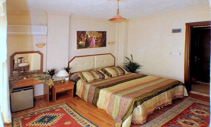 Selcuk House | rebetika hotel located secuk near ephesus (Triple Sharing)