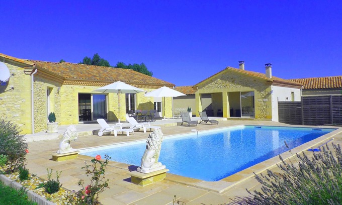 La Douze House | Recent contemporary house in the countryside with swimming pool .