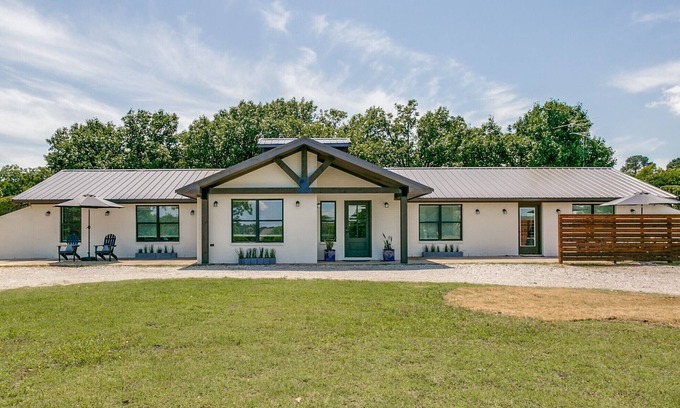 Lake Dallas House | Recently Remodeled Home near Lake Lewisville & The Olana