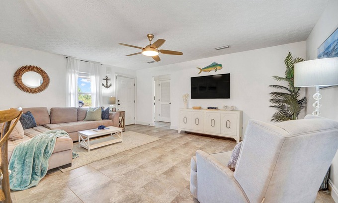 Panama City House | Recently Remodeled, Enclosed Yard, Outdoor Kitchen