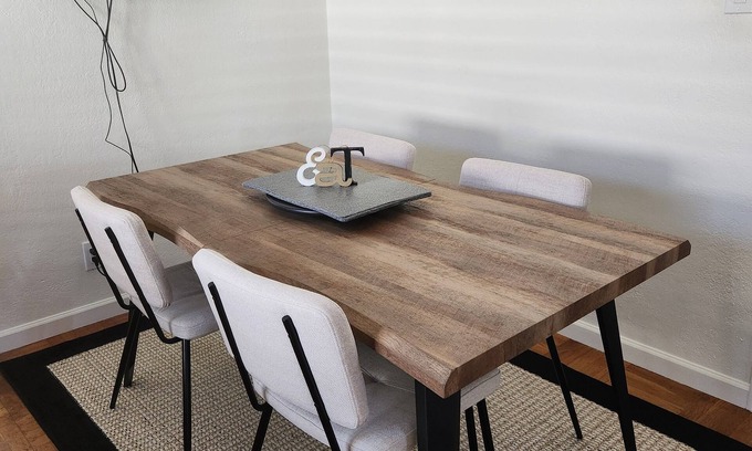 Broadmoor House | Recently Renovated 3-bedroom house with WiFi in Oakland