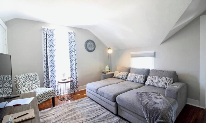 Mansfield Apartment | Recovery Loft 1-bedroom apartment in Mansfield with WiFi, AC, Full Kitchen