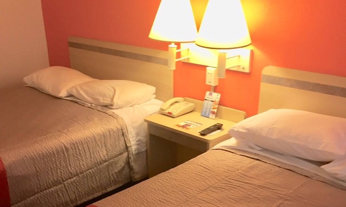 Gibbstown Hotel | Red Carpet Inn
