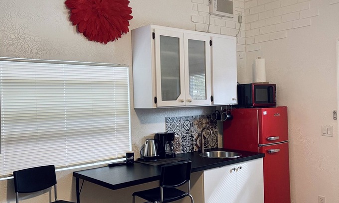 Walsingham Apartment | ❤️Red flower (Where you are welcome)