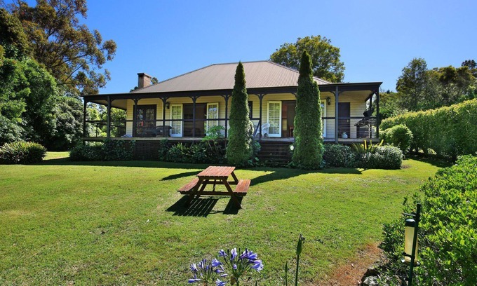 Bellawongarah House | Red Hill - Relax and Rejuvenate