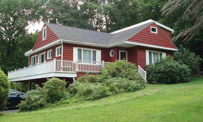 Shandaken House | Red House on the Hill- A Modern Catskills Getaway with Hot Tub