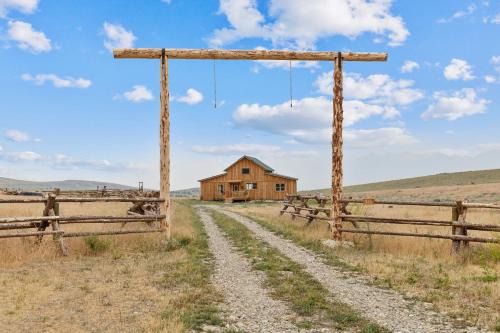Stevensville House | Red Mountain Ranch- Bitterroot Mountain Views