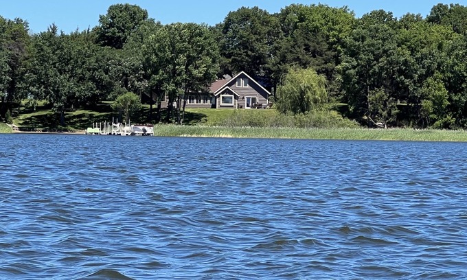 Avon Cottage | Red Oak Cottage on Pine Lake. 2.2 acres. 200' lakeshore. Sun & Snow.
