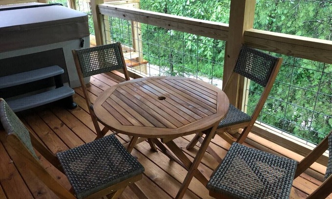 Campton Cabin | Red River Gorge Broken Horse Luxury Hot tub Wi-Fi