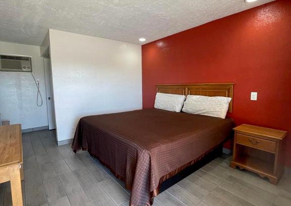 Clarksville Hotel | Red River Inn