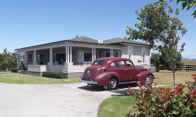 Puni Other | Red Robin Country Cottage - 1940's Character Homestead