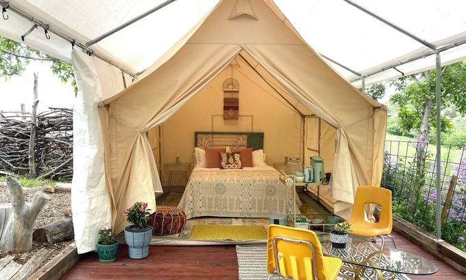 Morrison RV Rental | Red Rocks Glamping: Meeting nature & extravaganza