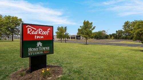 North Aurora Hotel | Red Roof Inn and Conference Center Chicago - N Aurora Naperville