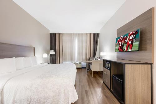 Bessemer Hotel | Red Roof Inn PLUS & Suites Birmingham - Bessemer