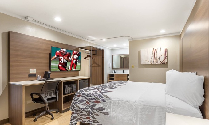 Southeast Raleigh Hotel | Red Roof Inn Raleigh Northeast - Downtown