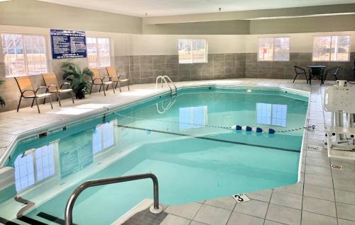 Council Bluffs Hotel | Red Roof Inn & Suites Omaha - Council Bluffs