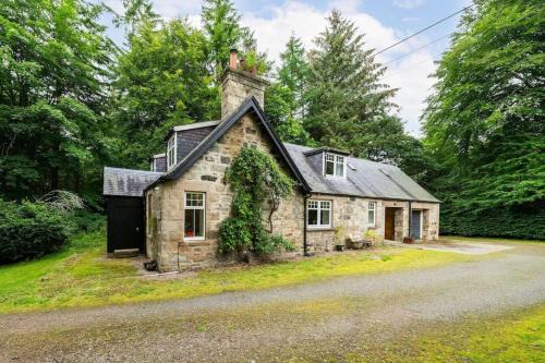 Logie Coldstone House | Red Squirrel Cottage, Family & Pet Friendly Adventure Retreat, Strathdon, Aberdeenshire