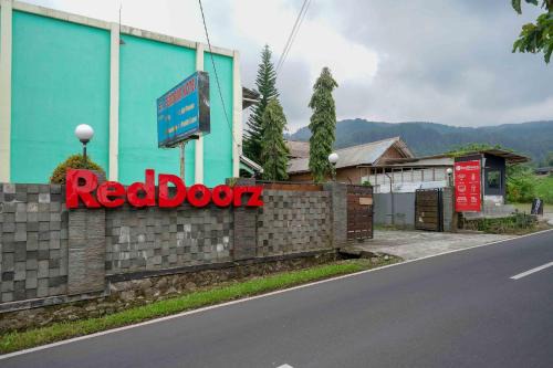 Baturaden Hotel | RedDoorz near Lokawisata Baturaden