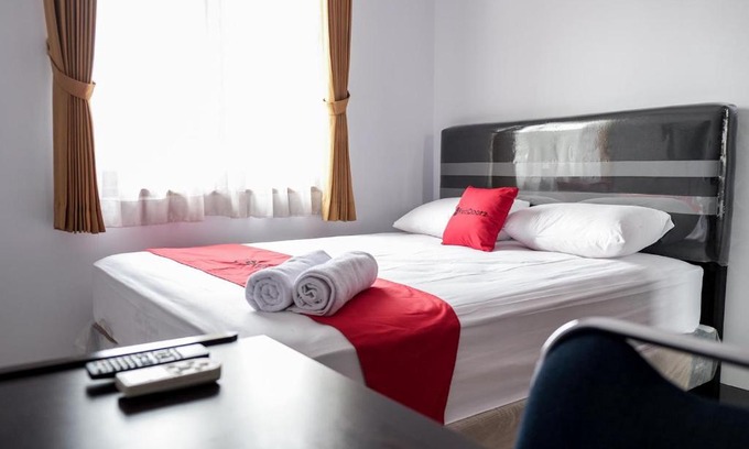 Binong House | RedDoorz near Supermall Karawaci 2