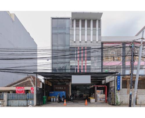 Kebon Kacang House | RedDoorz Plus near Grand Indonesia Jakarta