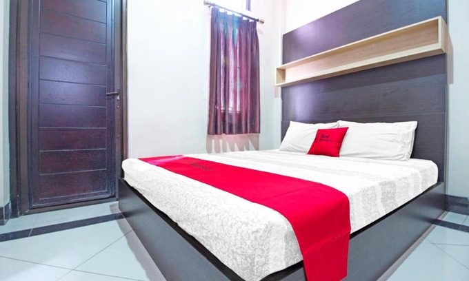 Setiabudi House | RedDoorz Plus near Isola UPI