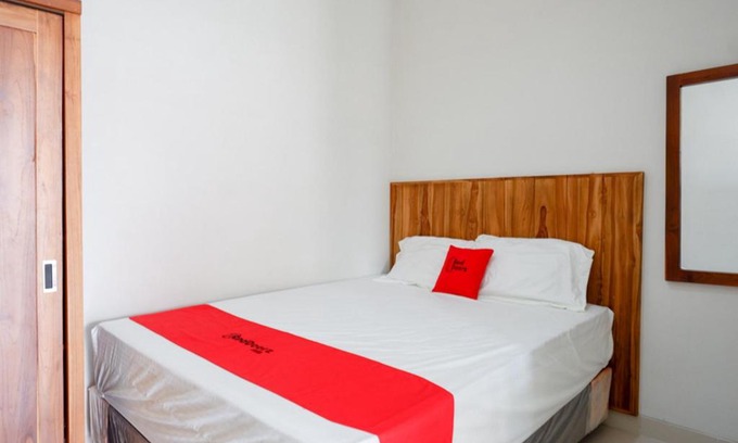 Tegal House | RedDoorz Plus Syariah near Stasiun Tegal 2