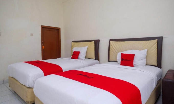 Wonosari Hotel | RedDoorz Syariah near Alun Alun Wonosari