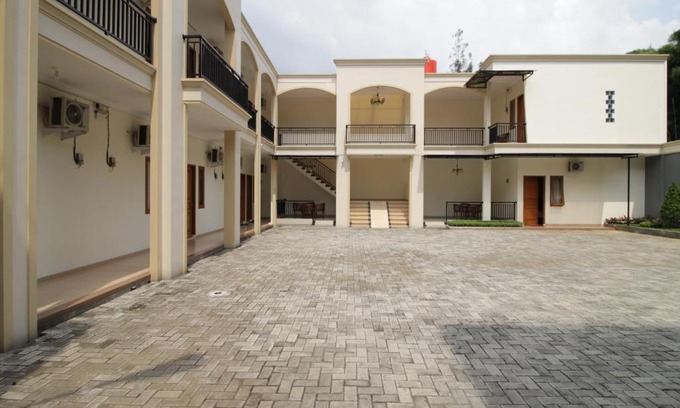 Jakarta House | RedDoorz Syariah near Mercu Buana University