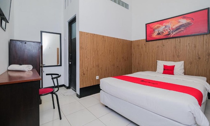 Tuban Hotel | RedDoorz Syariah near RSUD Tuban