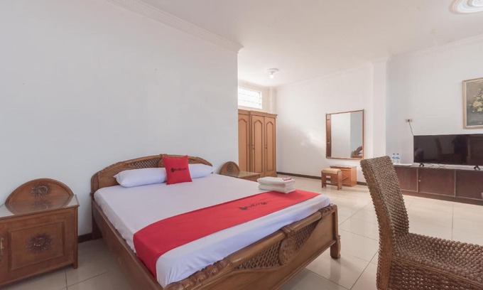 Kuningan Hotel | RedDoorz Syariah near Taman Kota Kuningan