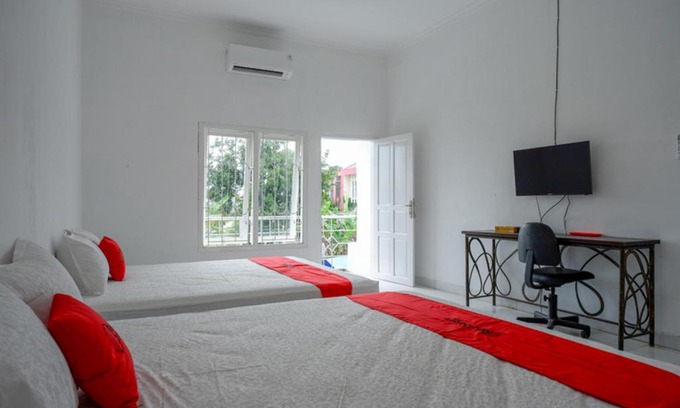 Surakarta Hotel | RedDoorz Syariah near UMS Solo