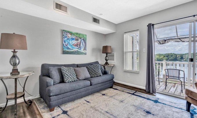 North Shore Apartment | Reel Simple