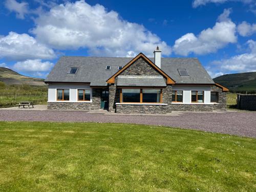 Bothar Bui House | Reenconnell Dingle