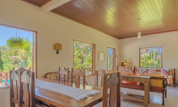 Mambucaba House | Refúgio com piscina, área verde e Churrasqueira