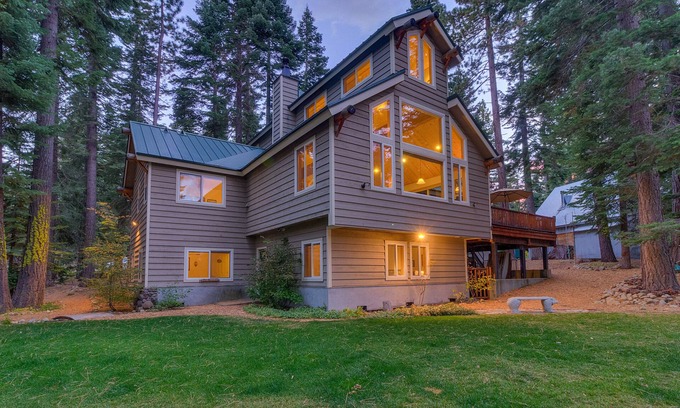 Chamberlands House | Ref-Nest: 6 BR, 3 BA House in Tahoma, Sleeps 16