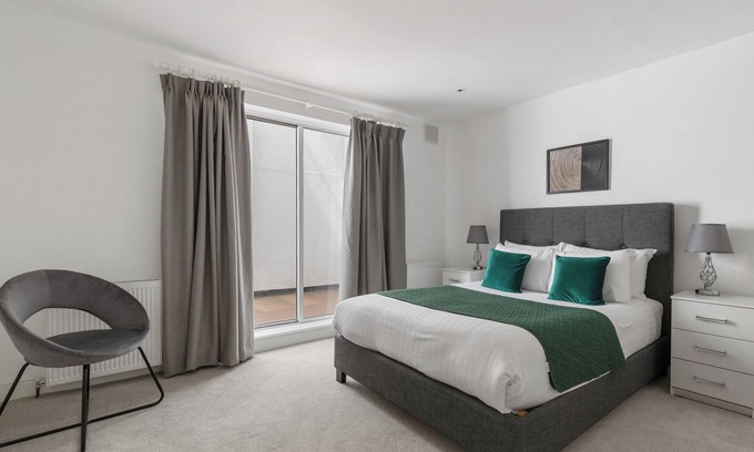 Knightsbridge Apartment | Refined 2-BD Hidden Gem Near Hyde Park