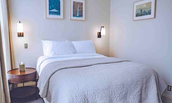 Milford House | Refined Retreat near Delaware Water Gap - Foodies & Outdoor Enthusiasts
