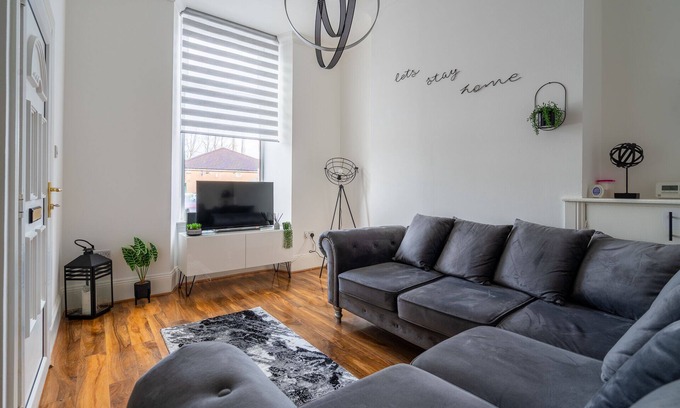 Coatbridge Apartment | Refreshing Modern Apartment in North Lanarkshire