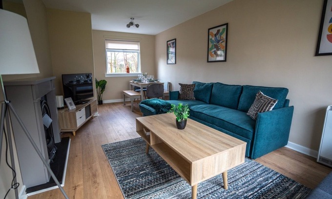 Glasgow Apartment | Refreshing Modern Apartment in Grangemouth