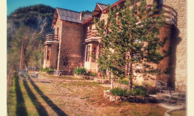 Castellar de N'hug House | Refugi Quatre Cases