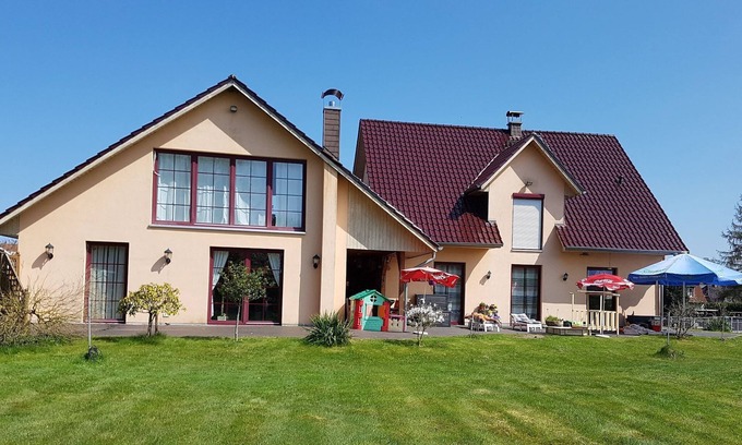 Moor-Rolofshagen House | Reizendes Ferienhaus mit Swimmingpool Nähe Ostsee
